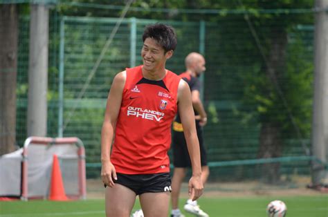 【浦和を語ろう】佐藤瑶大に聞く湘南戦の敗因：そこで前蹴ってれば サッカーの羅針盤