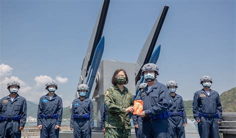 台灣漢光演習海上聯合截擊實彈操演 蔡英文登艦視察讚「good Job」 1706 20220726 兩岸 即時新聞 明報新聞網