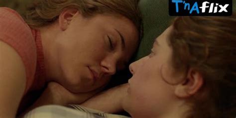 Emma Kenney Lesbian Scene In Shameless Tnaflix