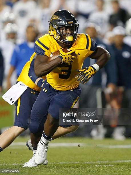 167 Kareem Hunt Toledo Rockets Photos And High Res Pictures Getty Images