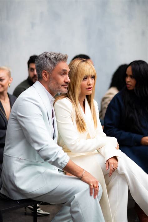 Rita Ora Amoureuse et radieuse à la Fashion Week avec son chéri