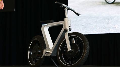 Weel Introduces Self Balancing AI Copiloted Electric Bike Of The