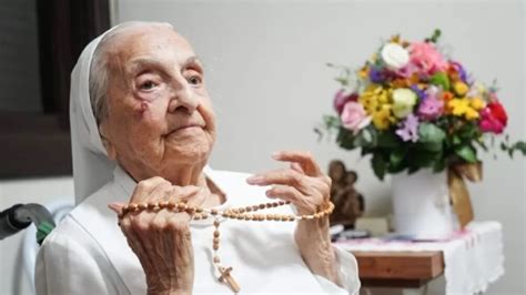 Freira Brasileira De Anos Torna Se A Pessoa Mais Velha Do Mundo