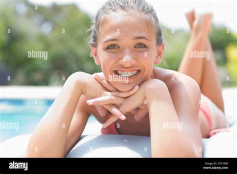 Summer Teen Girl In Bikini Stockfotos Summer Teen Girl In Bikini Bilder Alamy
