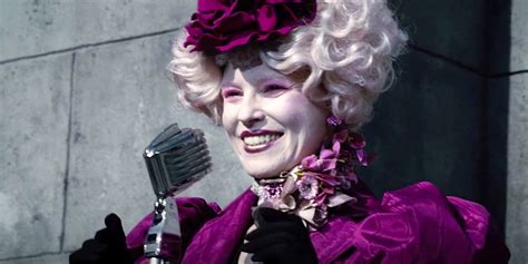 Effie Trinkets Lavish Outfit Takes Hunger Games Cosplay To New Heights