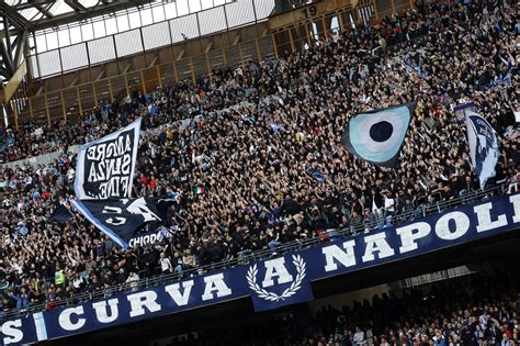 La Domenica Bestiale Di Napoli Ora Sindaco E Prefetto Vogliono