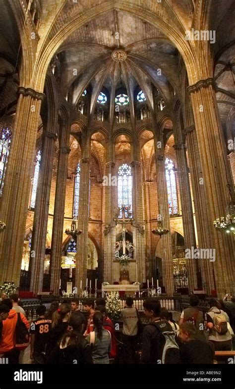 The interior of the Basilica de Santa Maria del Mar Stock Photo - Alamy