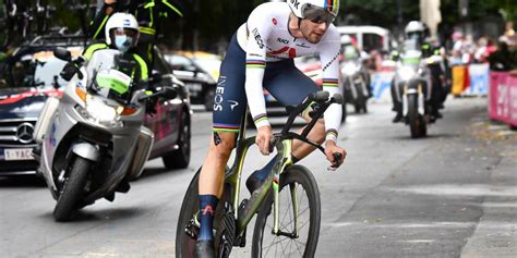 L Iridato Fillipo Ganna Prima Maglia Rosa Del Giro D Italia Vinta La