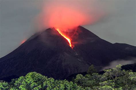 Death Toll Rises to 13 in Indonesia's Mount Merapi Volcanic Eruption