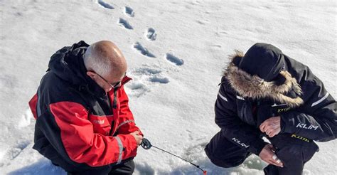 Rovaniemi journée pêche sur glace et motoneige GetYourGuide