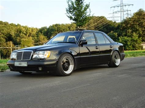 Mercedes-Benz W124 E500 Black on Black | BENZTUNING