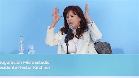 Cristina Kirchner criticó a Caputo Más perdidos que turco en la