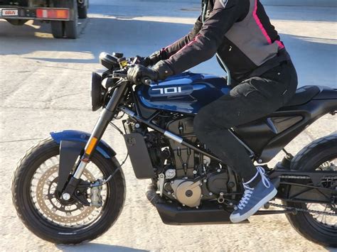 Купить б у Husqvarna Vitpilen 701 инжектор 6 передач в Севастополе синий naked bike 2019 года