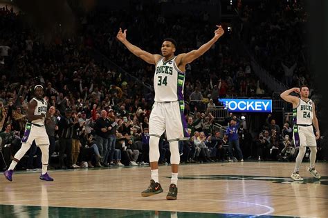 Bucks Vencem Lakers Grande Noite De Antetokounmpo Metr Poles