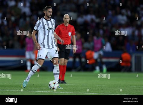 Adrien Rabiot Du Juventus Fc Contrôle Le Ballon Lors Du Match H De L