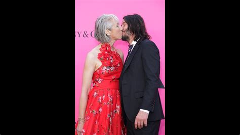 See Keanu Reeves Kiss Girlfriend Alexandra Grant on MOCA Gala Red ...