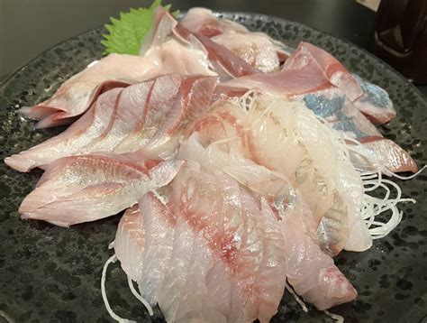 こどこ On Twitter 魚が釣れなくともスーパーでとれたての魚を捌いてくれるので海辺の街はやっぱりすごい。