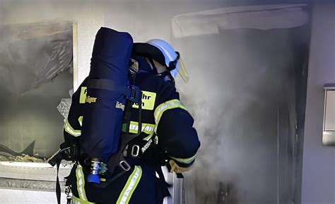 Wohnungsbrand In Winzenheim Feuerwehr Rettet Hund Landkreis Bad