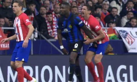 Atletico Madrid Inter Thuram Stringe Le Parti Basse Di Savic Il