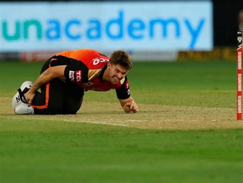 SRH's Marsh sustains freak injury - Rediff Cricket