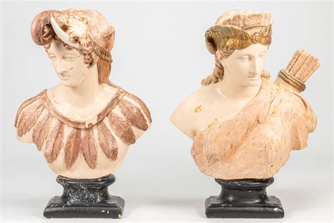 Een Uitzonderlijke Set Van Twee Terracotta Beelden Met Originele