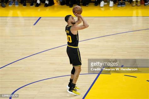 Stephen Curry Free Throw Photos and Premium High Res Pictures - Getty ...