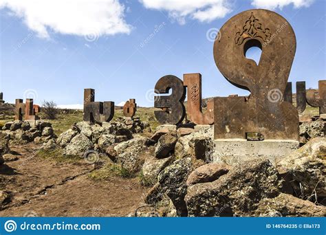 Letras Del Alfabeto De La Estatua Del Monumento Hechas De La Situaci N