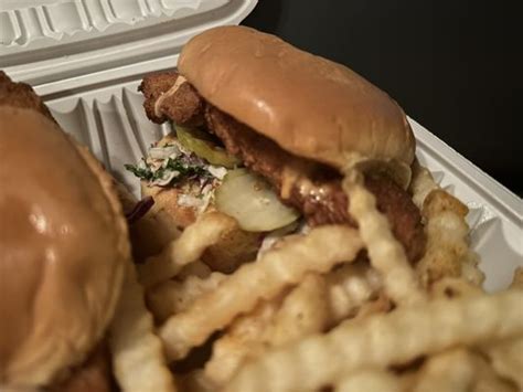 TWINZ HOT CHICKEN Updated January Photos Reviews John F Kennedy Blvd