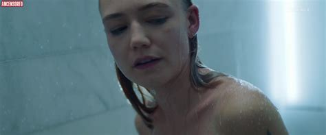 Naked Oksana Akinshina In Six Empty Seats