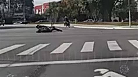 Casal filma bandidos atirando na cabeça de motociclista em SP Nossa