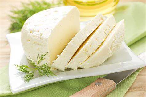 Сыр в домашних условиях из молока: 9 вкуснейших рецептов