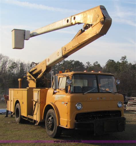 1984 Ford C8000 bucket truck in Mena, AR | Item 8397 sold | Purple Wave