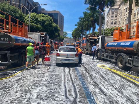 Comlurb Recolhe Toneladas De Lixo Durante O Carnaval