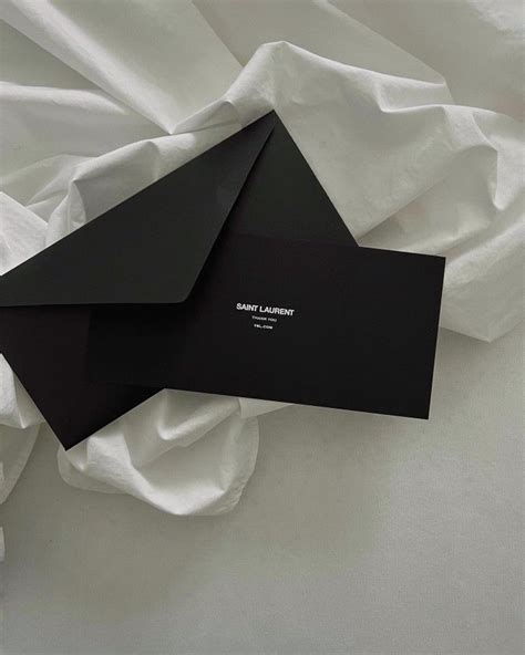 Черный конверт открытка Saint laurent | Luxury packaging design ...