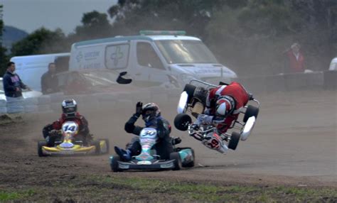 Susto en el karting mirá la secuencia del increíble accidente El Eco