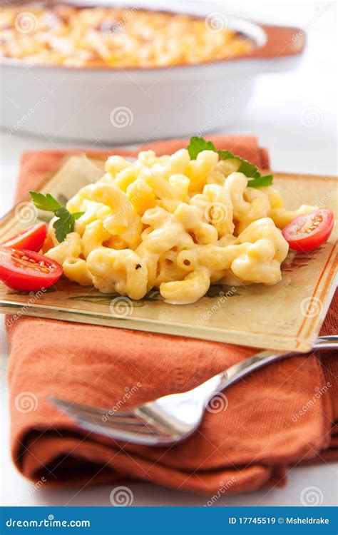 Maccheroni E Formaggio Immagine Stock Immagine Di Pomodoro 17745519