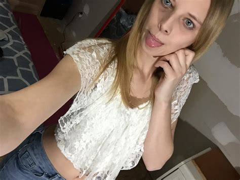 Photo catégorisée avec Blonde Camgirl Megane Boivin FAPcoholic