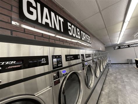 Home - Best Laundromats in Iowa and Illinois | Giant Laundromats