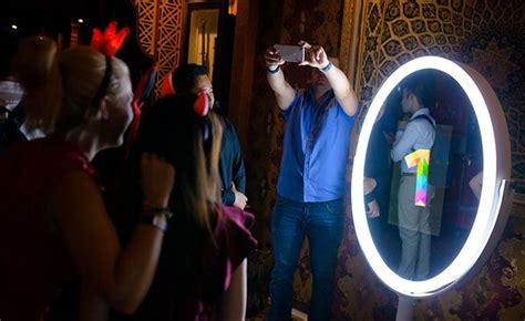 Book A Ring Light Photo Booth Bangkok Scarlett Entertainment