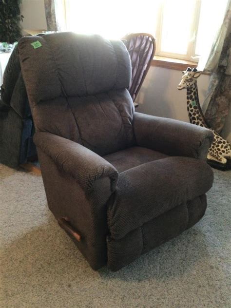 Brown Lazy Boy Rocker Recliner Live And Online Auctions On