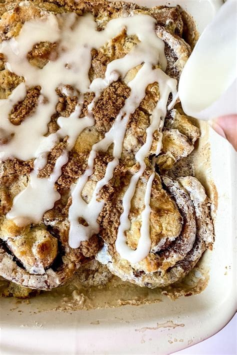 Yummy Cinnamon Roll Cake Recipe Scrambled Chefs