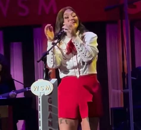 Elle King Drunk Performs Drunk at Dolly Parton Tribute at The Ryman ...