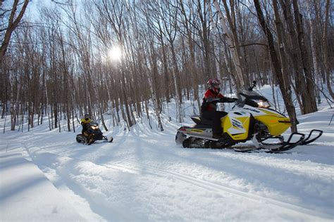 Visit NH : Snowmobilers Welcome