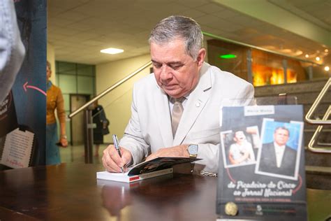 Agência ALESC Livro lançado na Alesc conta a trajetória do deputado