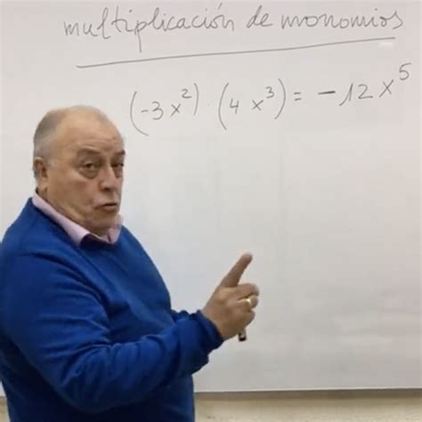 Carlos Maxi el profesor de matemáticas que arrasa en TikTok