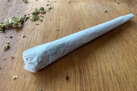 How To Roll A Joint Step By Step Guide With Pictures