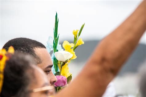 Festa de iemanjá na praia de copacabana no brasil Foto Premium