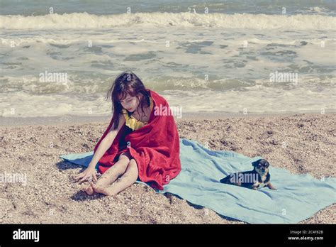 Mädchen 12 jahre alt bikini Fotos und Bildmaterial in hoher Auflösung Alamy