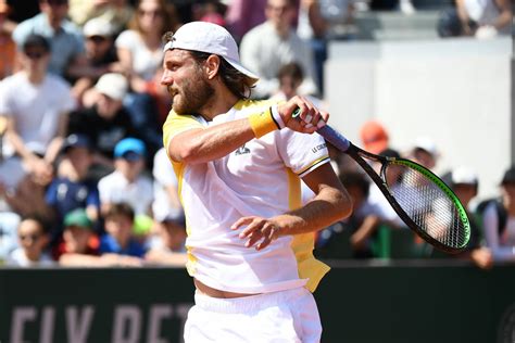 Roland Garros Lucas Pouille Se Fait Une Place Dans Le Tableau Principal