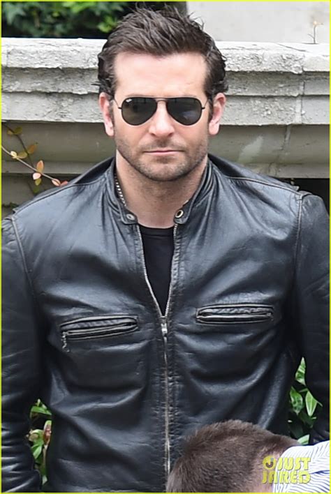 Bradley Cooper Flashes His Mega-Watt Smile on Movie Set: Photo 3185002 ...